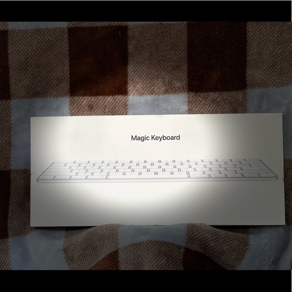 Apple Magic Keyboard - Picture 1 of 7